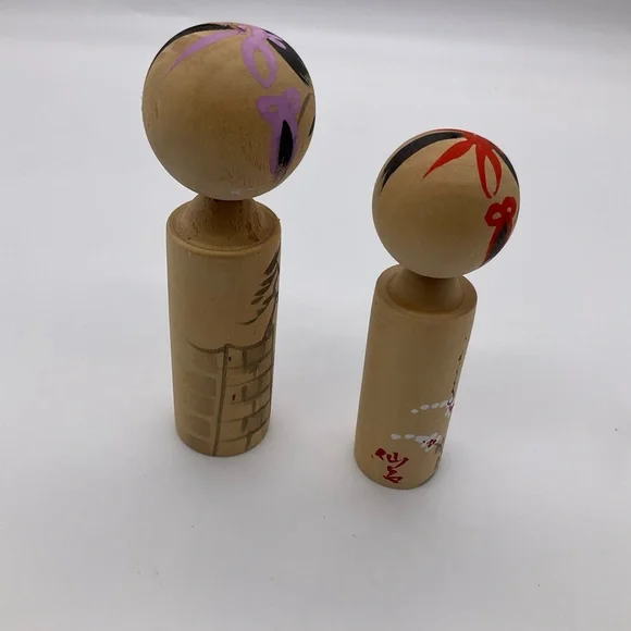 TWO VINTAGE WOOD JAPANESE KOKESHI DOLLS - Picture 5 of 13